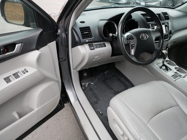 2013 Toyota Highlander SE