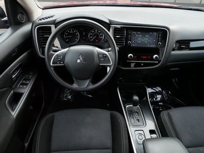 2020 Mitsubishi Outlander SE