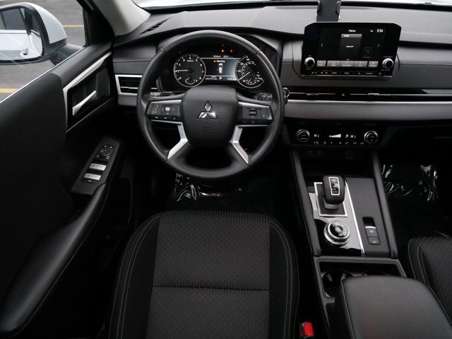 2024 Mitsubishi Outlander ES