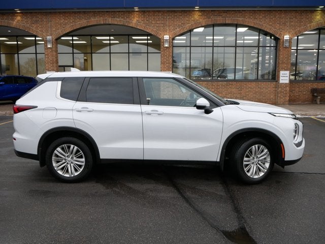 2024 Mitsubishi Outlander ES