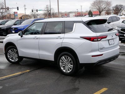 2024 Mitsubishi Outlander ES