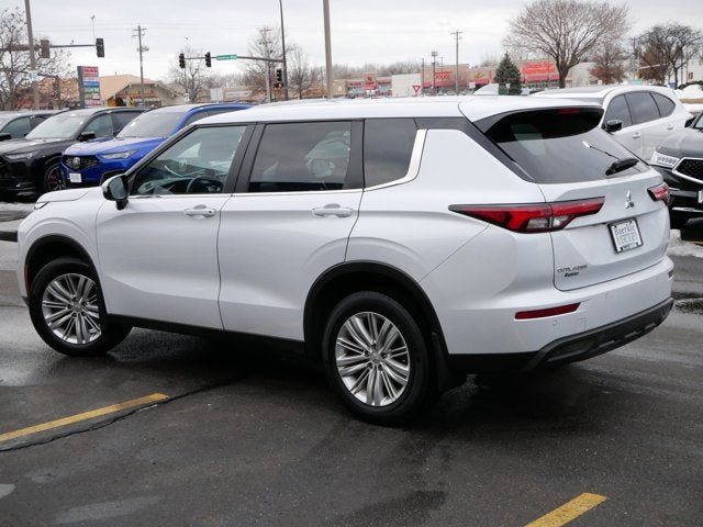 2024 Mitsubishi Outlander ES