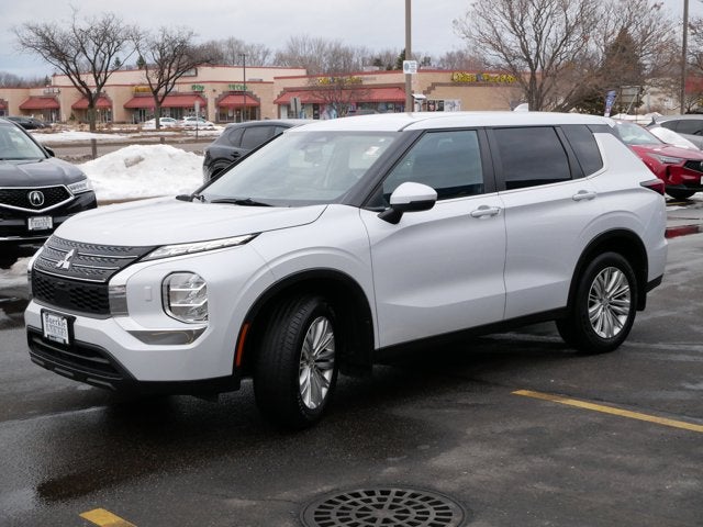 2024 Mitsubishi Outlander ES