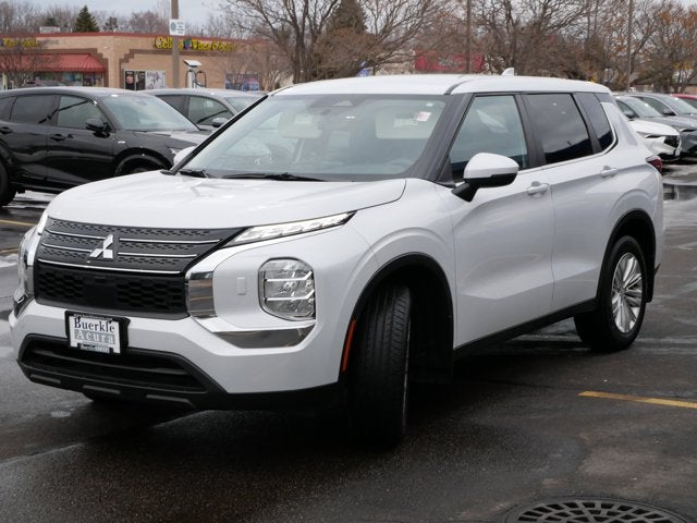 2024 Mitsubishi Outlander ES