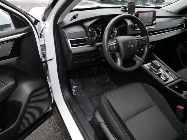 2024 Mitsubishi Outlander ES