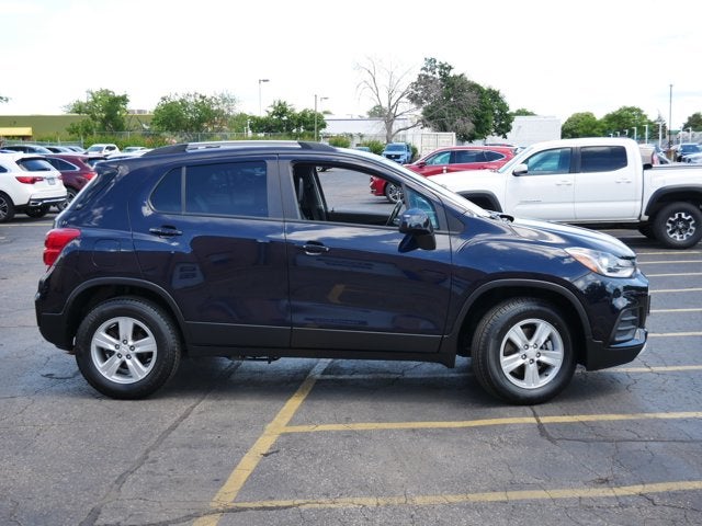 Used 2022 Chevrolet Trax LT with VIN KL7CJPSM6NB535488 for sale in Brooklyn Park, Minnesota