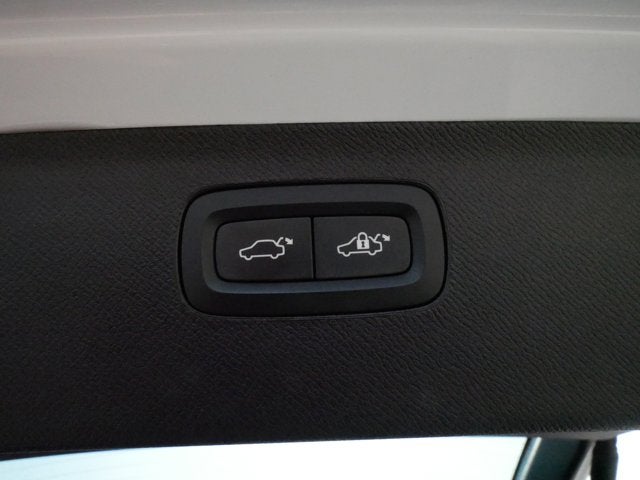 2025 Volvo XC90 Plus