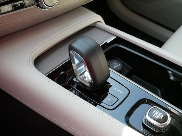 2025 Volvo XC90 Plus