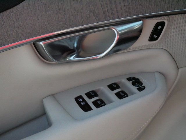 2025 Volvo XC90 Plus