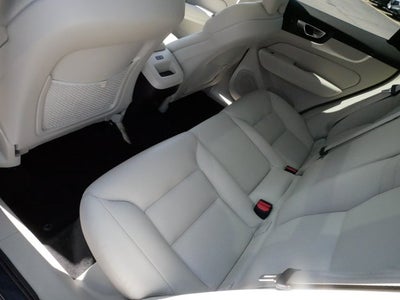 2023 Volvo XC60 Plus Bright Theme