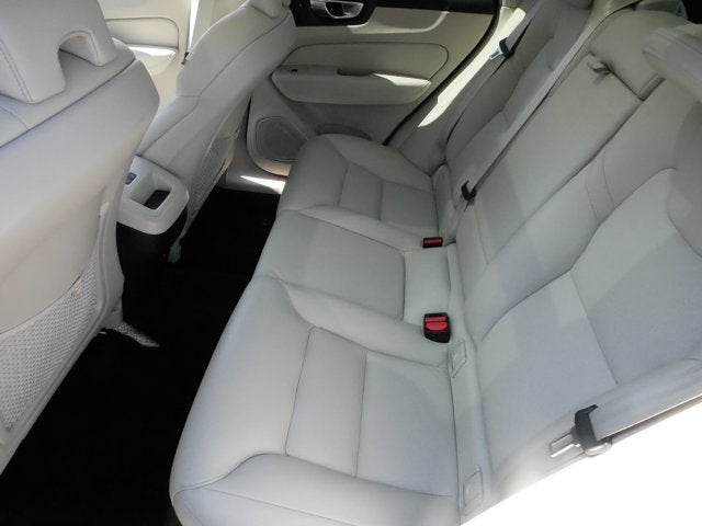 2023 Volvo XC60 Plus Bright Theme