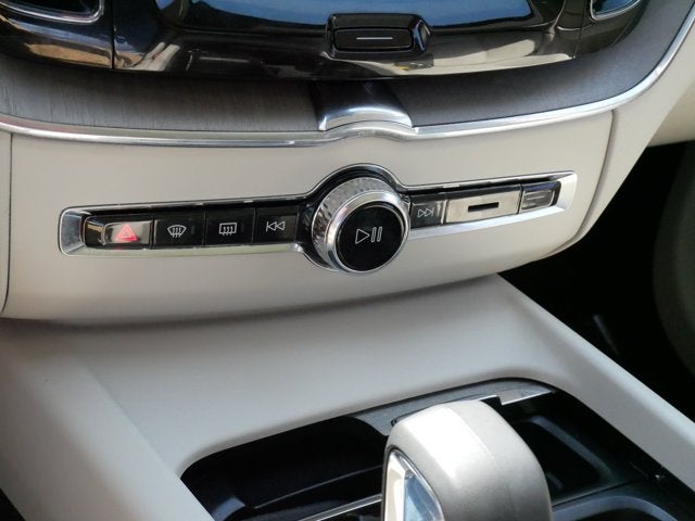 2023 Volvo XC60 Plus Bright Theme