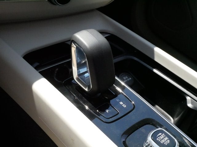 2023 Volvo XC60 Plus Bright Theme