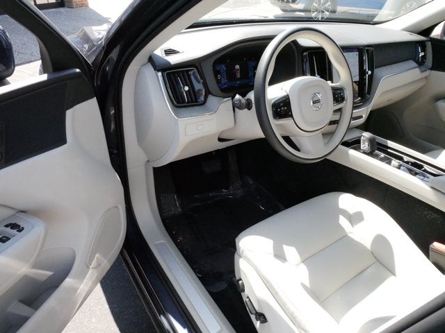 2023 Volvo XC60 Plus Bright Theme