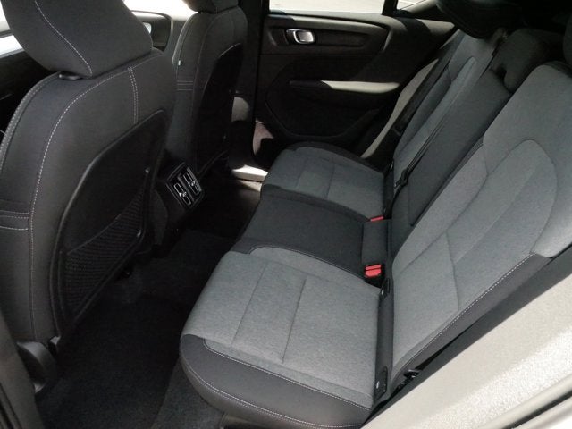 2025 Volvo XC40 Core Bright Theme