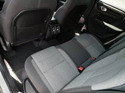 2025 Volvo XC40 Core Bright Theme
