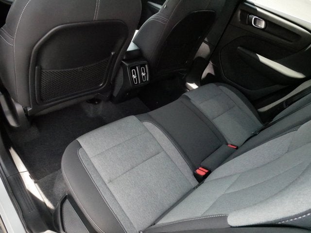 2025 Volvo XC40 Core Bright Theme