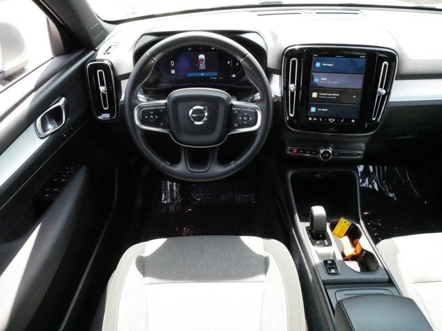 2025 Volvo XC40 Core Bright Theme