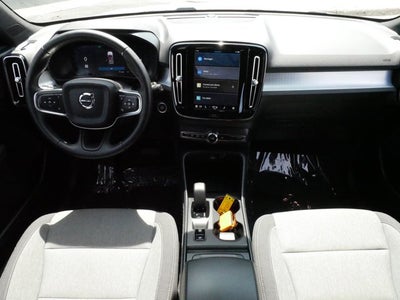 2025 Volvo XC40 Core Bright Theme