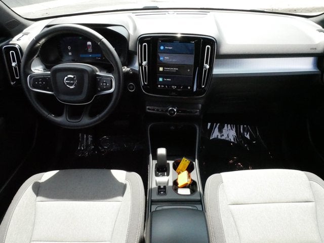 2025 Volvo XC40 Core Bright Theme