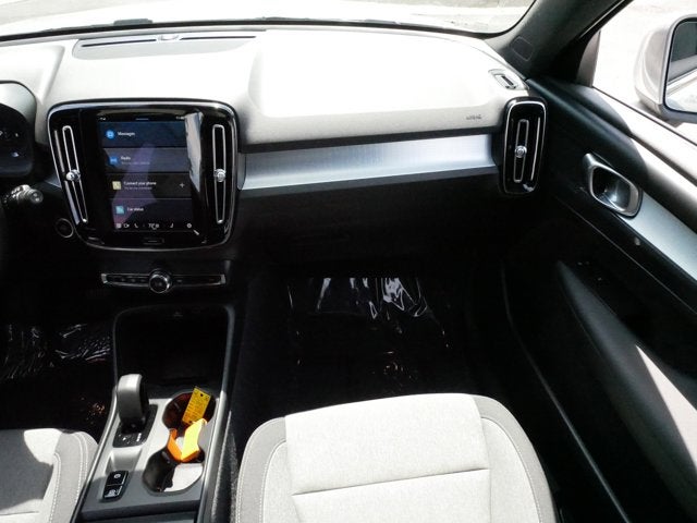 2025 Volvo XC40 Core Bright Theme