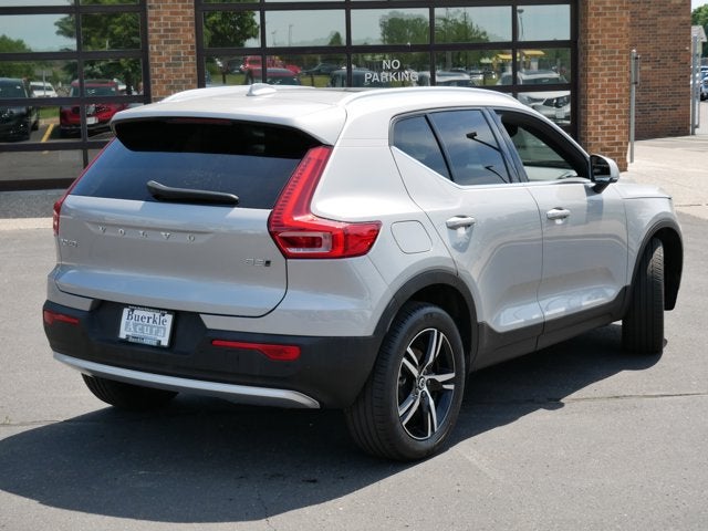 2025 Volvo XC40 Core Bright Theme