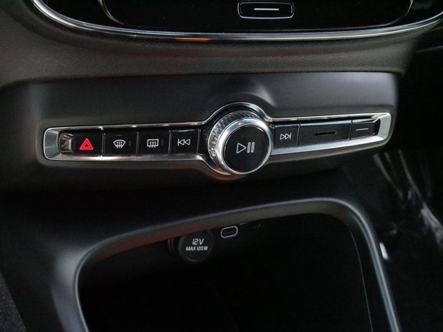 2025 Volvo XC40 Core Bright Theme