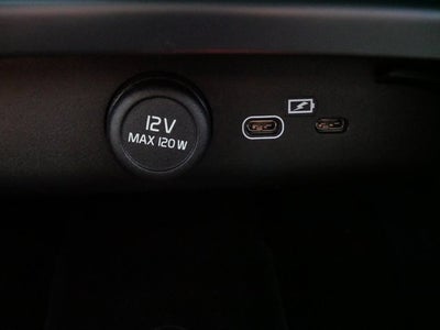 2025 Volvo XC40 Core Bright Theme