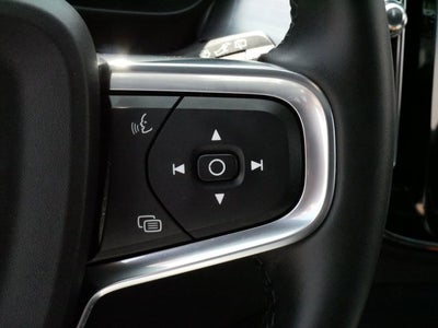 2025 Volvo XC40 Core Bright Theme