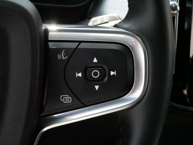2025 Volvo XC40 Core Bright Theme