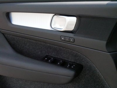 2025 Volvo XC40 Core Bright Theme