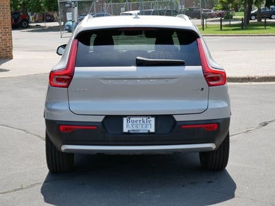 2025 Volvo XC40 Core Bright Theme