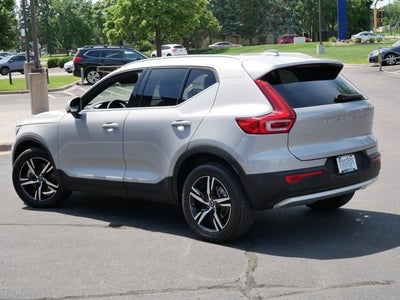 2025 Volvo XC40 Core Bright Theme