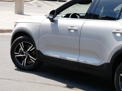 2025 Volvo XC40 Core Bright Theme