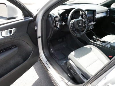 2025 Volvo XC40 Core Bright Theme
