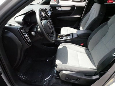 2025 Volvo XC40 Core Bright Theme