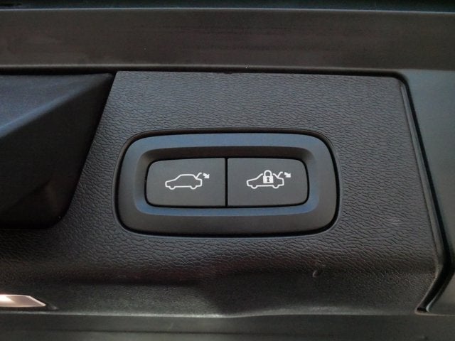 2025 Volvo XC60 Plus