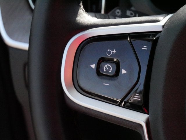 2025 Volvo XC60 Plus