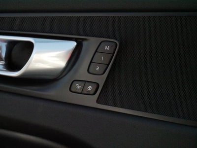 2025 Volvo XC60 Plus
