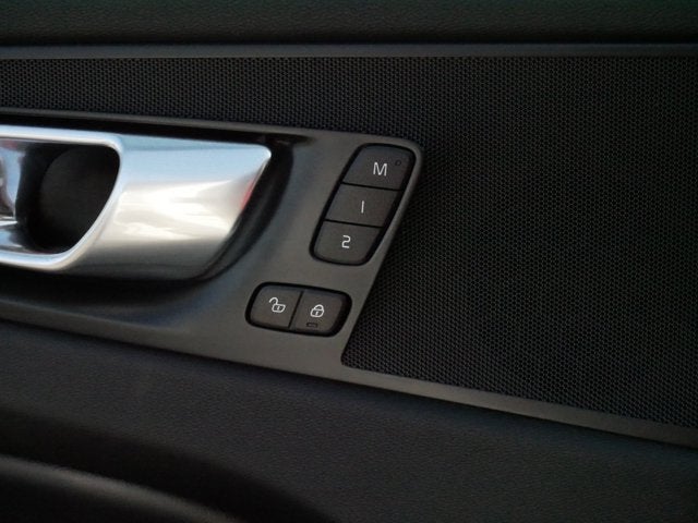 2025 Volvo XC60 Plus